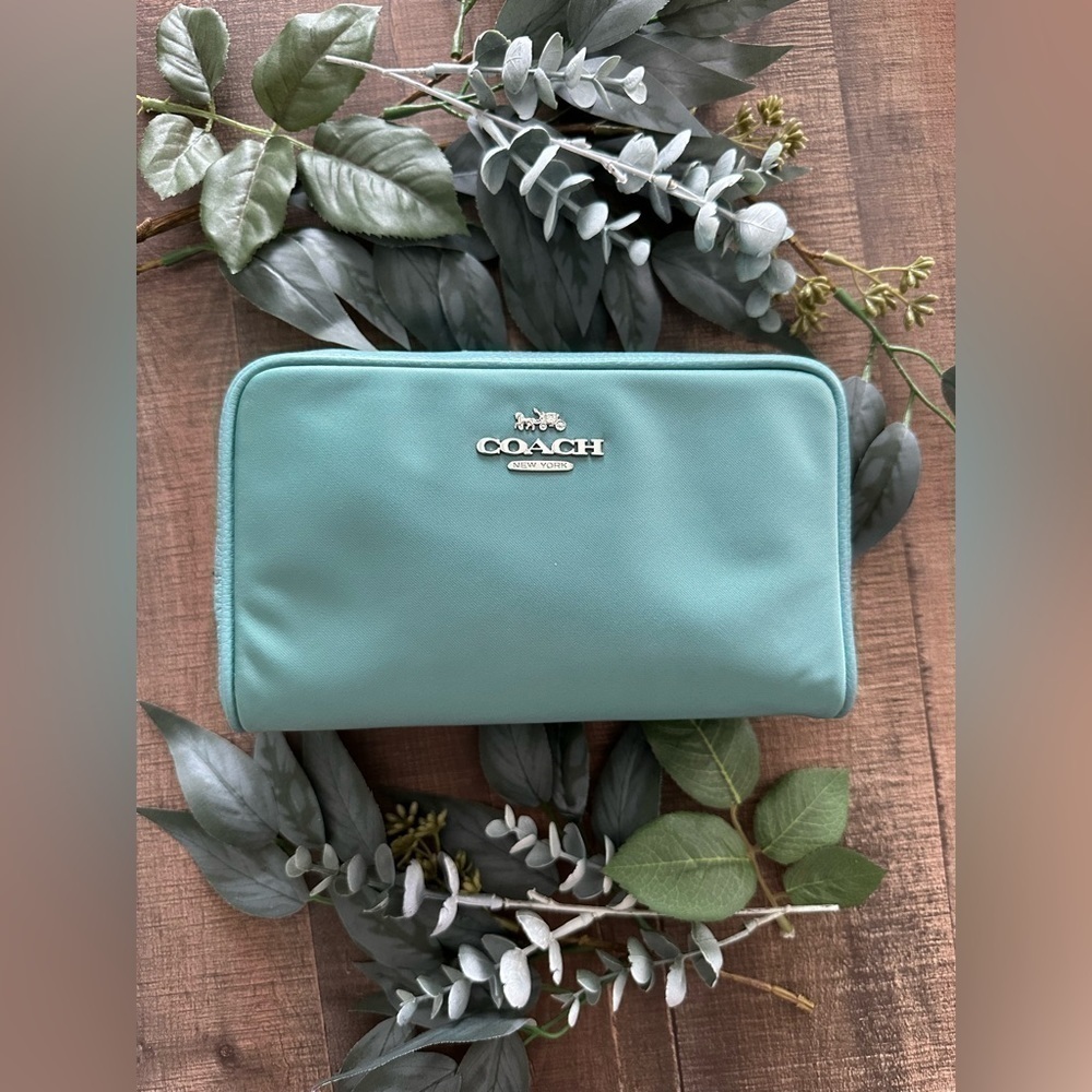 Coach Bag Cosmetic NWT - Picture 1 of 7